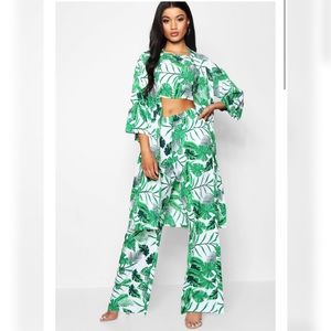 ❗️Sold❗️NWOT Boohoo Palm Print 3 Piece Co-Ord